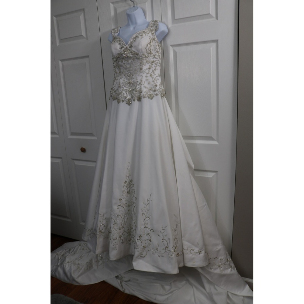 Y2K Embroidered Beaded Wedding Dress Size 12 White Satin Train Bridal Gown 8619